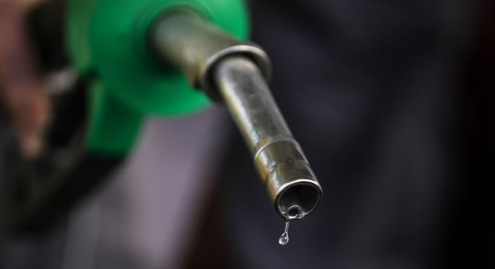 Kosova vendos masa mbrojtëse për naftën, tarifat e reja dhe si do funksionojnë rregullat