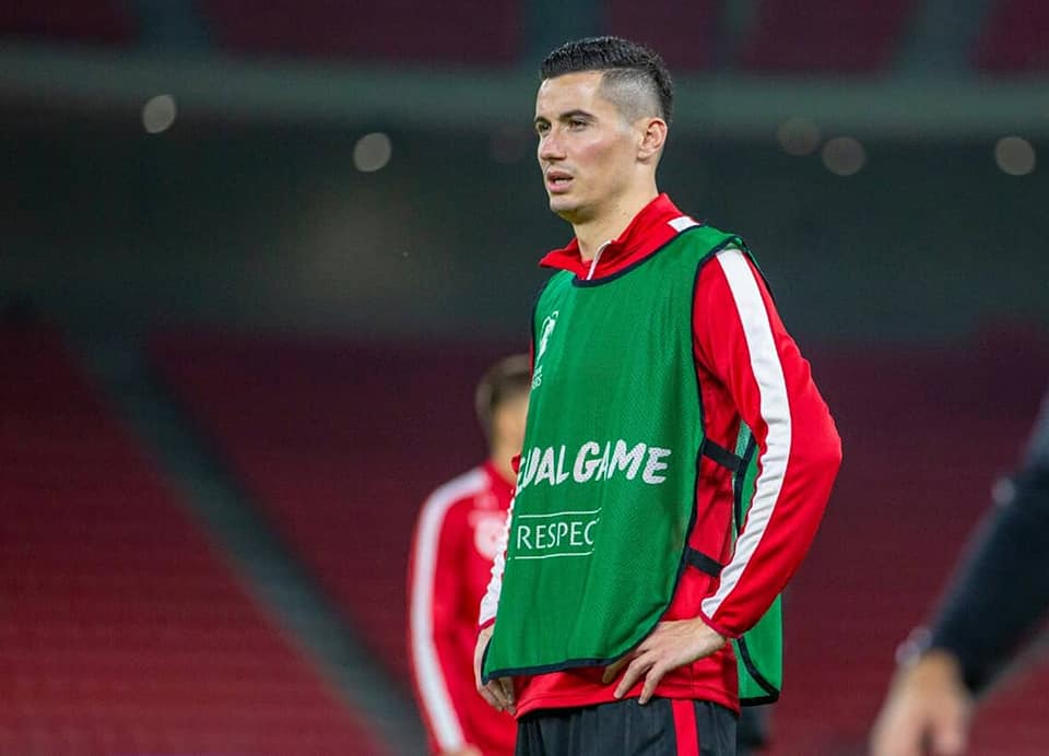 Mesazh i pazakontë nga ish-futbollisti i Kombëtares, Odise Roshi: Mos i hapni për sigurinë tuaj