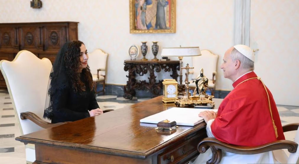 Osmani shpreson në njohje formale të Kosovës nga Vatikani, fton Papa Leonin që të vizitojë Prishtinën