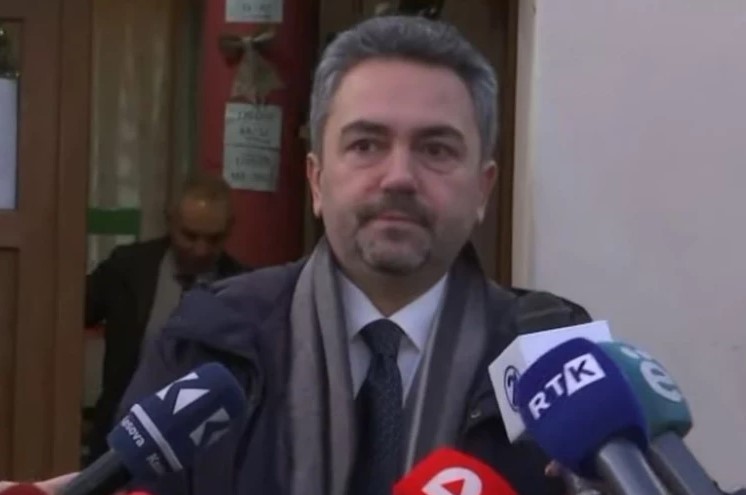 Zgjedhjet e parakohshme në Kosovë, kryetari i KQZ voton i pari: Qytetarët të shfrytëzojnë të drejtën e tyre