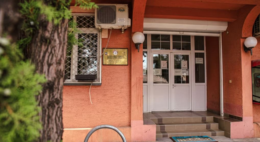 Tre ditë para zgjedhjeve, Serbia hap vende të reja pune në institucionet e saj shëndetësore në Kosovë!