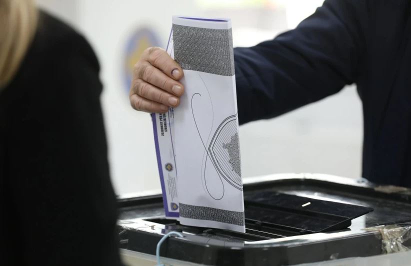 Zgjedhjet e jashtëzakonshme në Kosovë, vetëm Lëvizja Vetëvendosje me koalicion, partitë tjera të mëdha garojnë të vetme