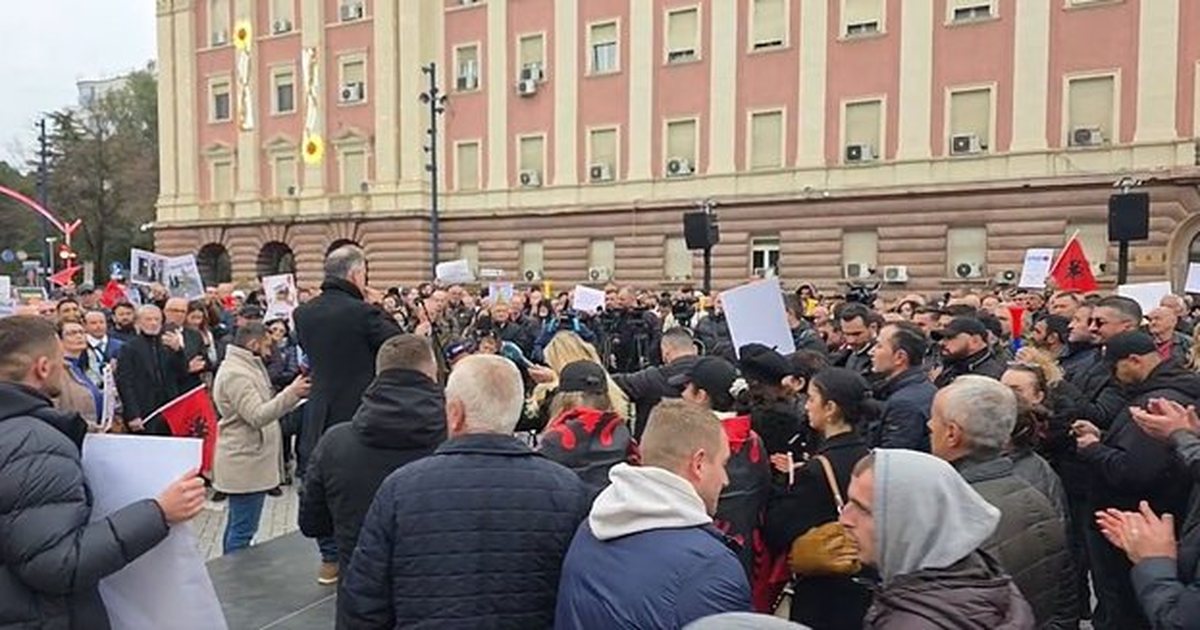 VIDEO: Rama jep dorëheqjen, burgu po ju pret/ Nis protesta e Shqipëria Bëhet para Kryeministrisë