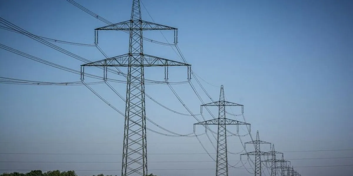 Raporti i KOSTT-it konfirmon dyshimet për manipulim të çmimit të rrymës për Kosovën, pjesë e skemës edhe “Elektropriveda Srbije”