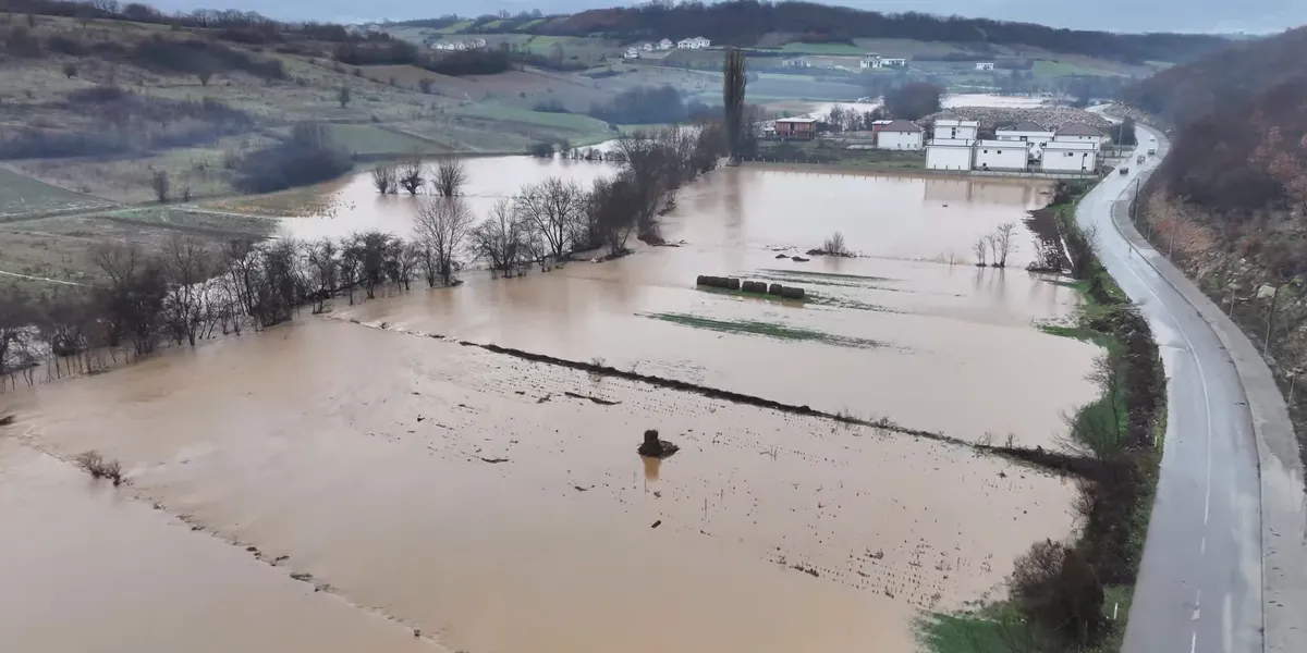 Kur vjeshta lulëzon dhe pranvera ngrin, ndryshimet klimatike që po e shkundin bujqësinë
