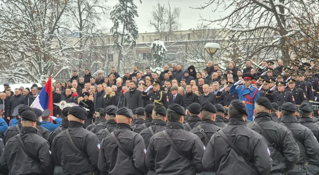 Republika Sërpska e kujton ditën e saj jokushtetuese me paradë në Banjalluka, marrin pjesë edhe ministra nga Serbia!
