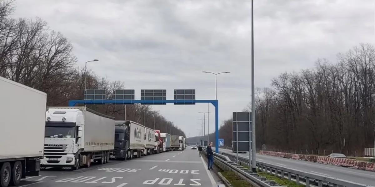 Vazhdon bllokada e transportuesve rajonalë në kufijtë me BE-në