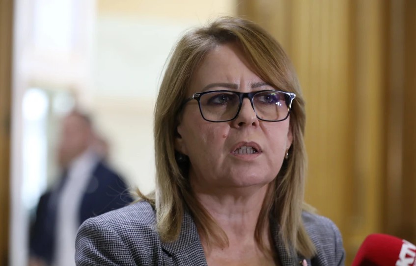 Kosovë/ Jep dorëheqjen nënkryetarja e LDK-së, kërkon edhe largimin e Abdixhikut si kreu i partisë: Zgjedhjet e brendshme, të domosdoshme!