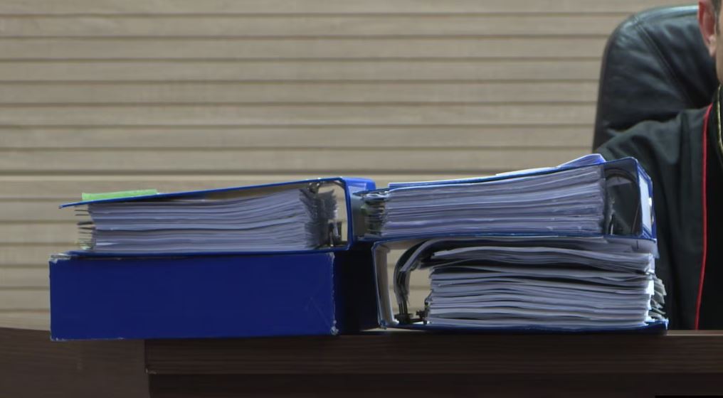 Abuzimi mbi 1 mln euro te Byroja e Sigurimeve, Gjykata vendos 1 muaj paraburgim për 4 nga 39 të arrestuarit!