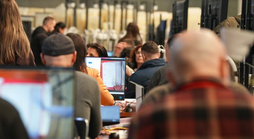 U arrestuan pas dyshimeve për manipulimin e votave në zgjedhje, Gjykata jep një muaj paraburgim për  të akuzuarit në Malishevë!