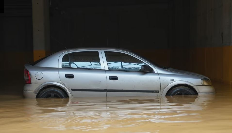 Moti i keq gjunjëzon edhe Kosovën, përmbytje, dëme dhe pezullim i mësimit!