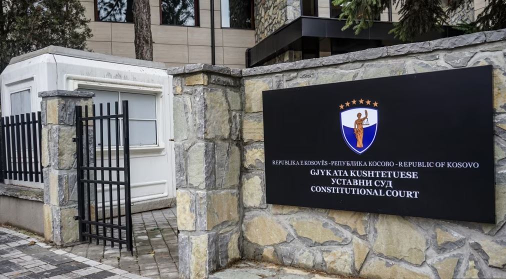 Kushtetuesja e Kosovës rrëzon 13 ligje, përfshirë atë për Byronë për Konfiskimin e Pasurive të Pajustifikueshme!