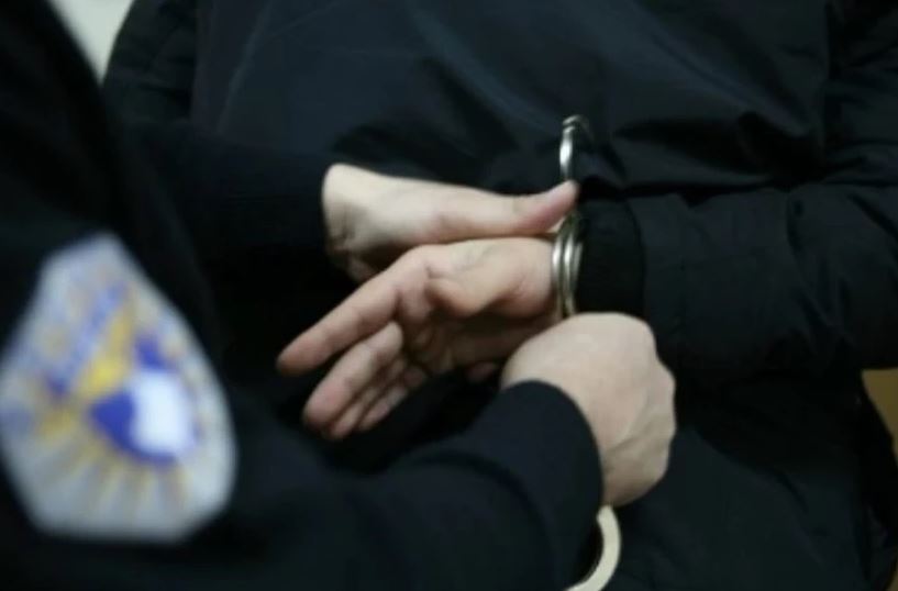 E rëndë në Prizren, djali 30-vjeçar vret nënën! Arrestohet nga policia