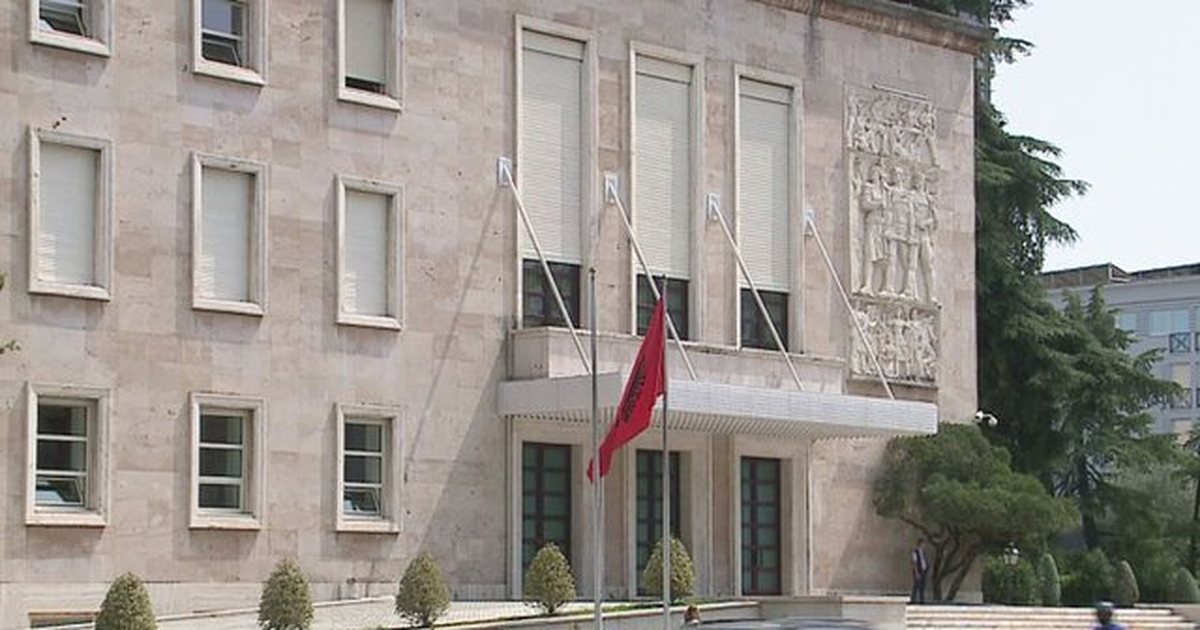 Qeveria i propozon Kuvendit 2 anëtarët e rinj të Këshillit Mbikëqyrës të Bankës së Shqipërisë (EMRAT)