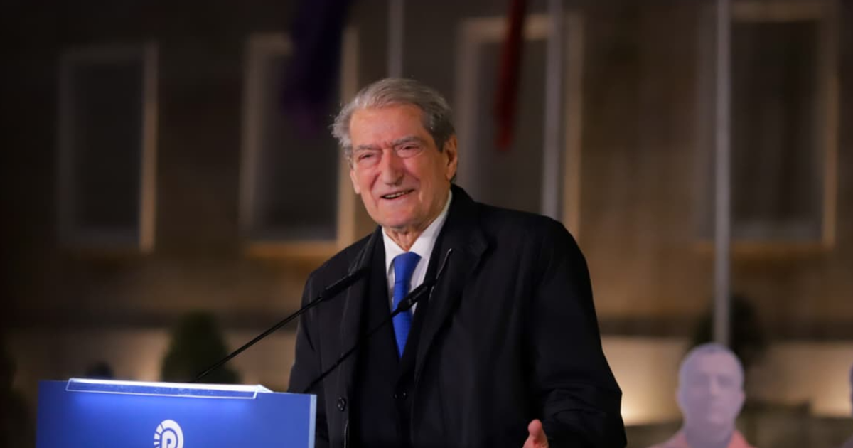 Në prag proteste, opozita mban “Foltoren” e radhës, Berisha fton policinë: Bashkohuni me protestuesit!