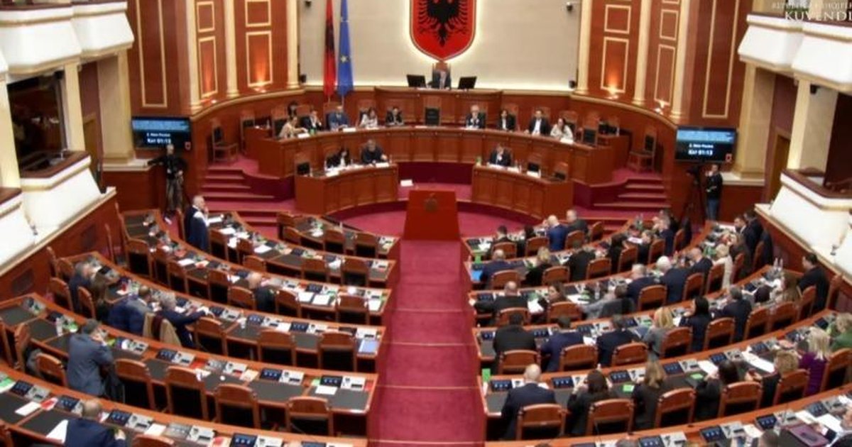 Sot seancë plenare në Kuvend, interpelanca me Kumbaron, pyetje për ministren Sala dhe disa projektligje për votim (RENDI I DITËS)