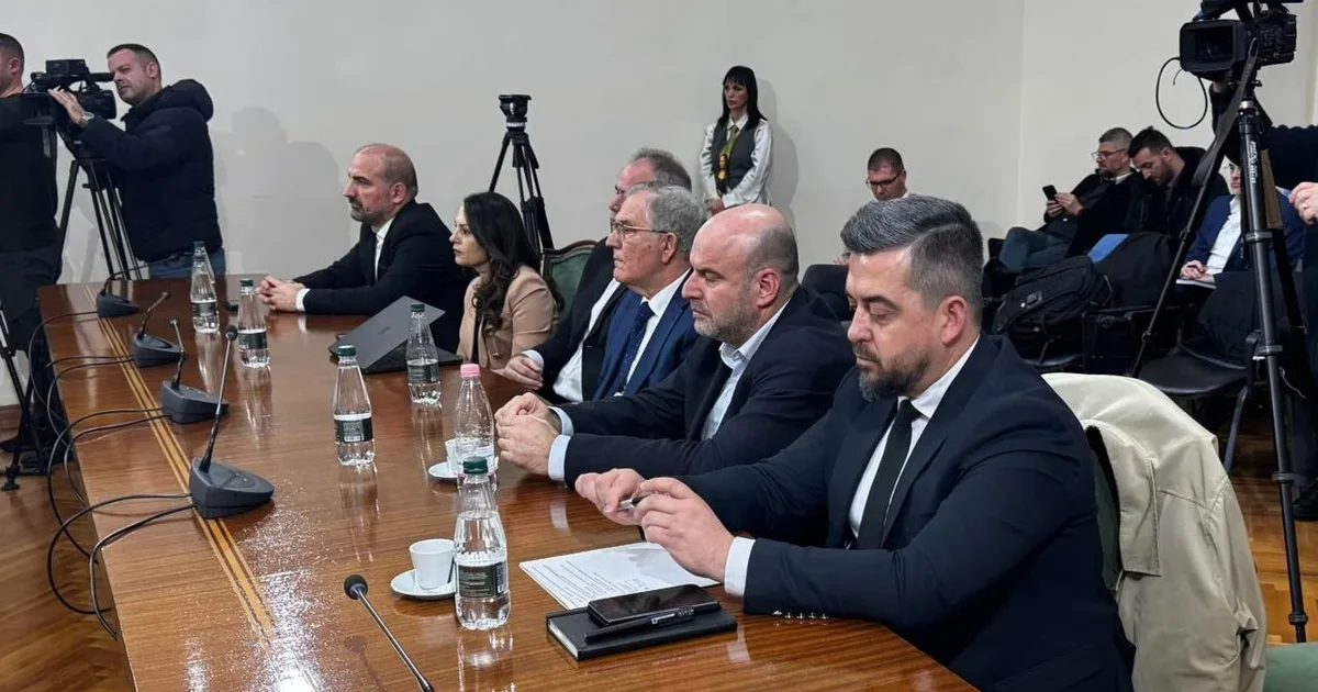 Mblidhet Komisioni, PS dhe PD ulen në tryezë: Zgjidhen ekspertët e ‘Zgjedhores’ (EMRAT)