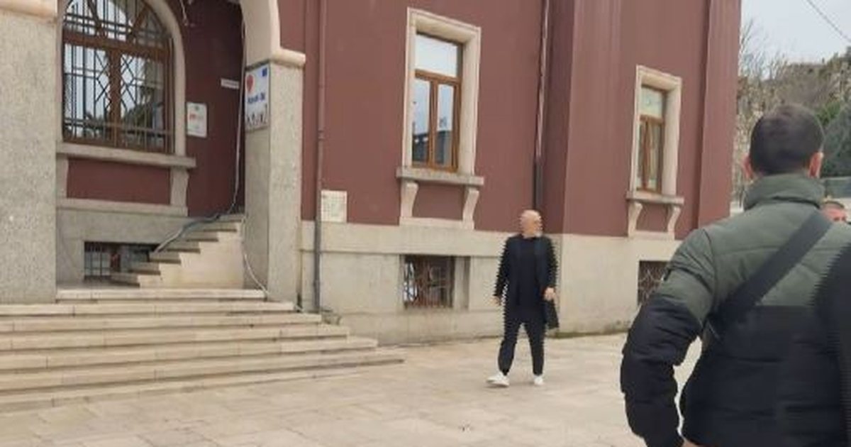 Tension në Durrës: Qytetarët protestë kundër projektit “TID”, mbërrin kryeministri Edi Rama në Bashki (VIDEO)