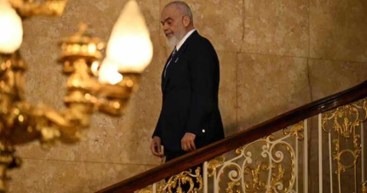 Reuters: Kryeministri shqiptar Edi Rama kërkon të ndalojë gjyqësorin nga shkarkimi i ministrave