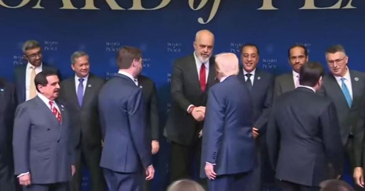 Mblidhet Bordi i Paqes! Trump shtrëngon duart me Ramën dhe Osmanin