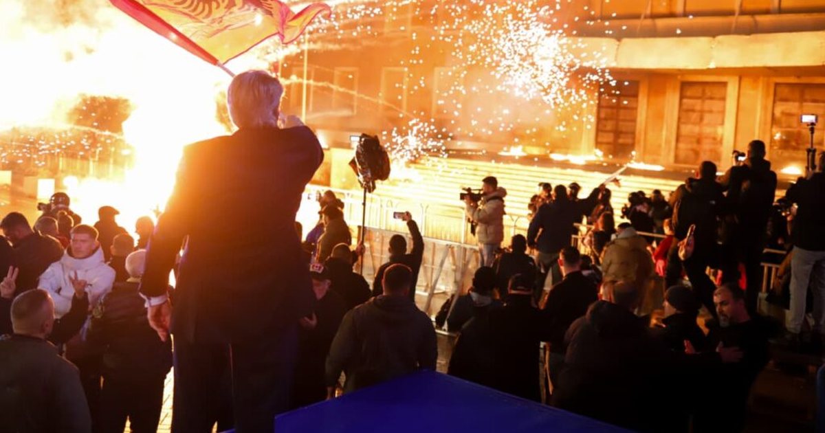 PD zbret sërish në shesh, protestë para kryeministrisë