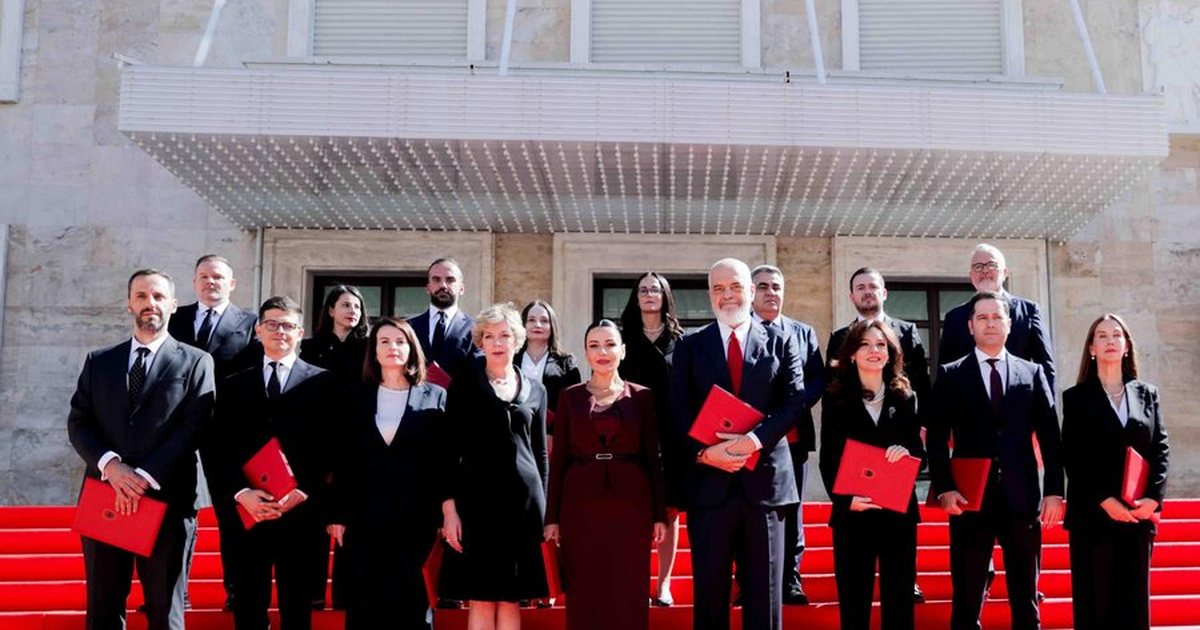 “Tërmeti” qeveritar! Zëvendësime me “hyrje” të reja, kush i rezistoi “furtunës” së ndryshimeve në kabinet (EMRAT-FOTO)