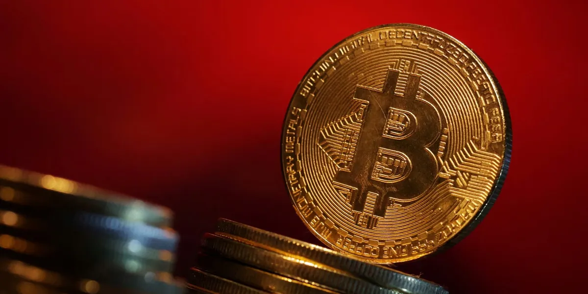 Deutsche Bank zbuloi faktorët që po dobësojnë Bitcoinin