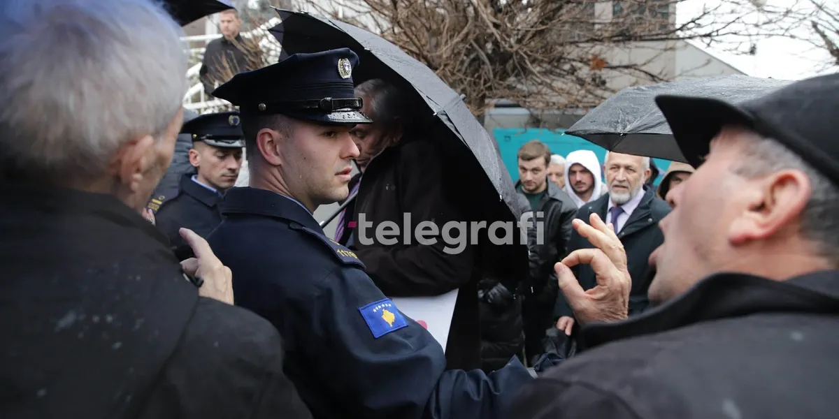 “Një popull nuk i nënshtrohet KEDS-it”, protesta kundër shtrenjtimit të rrymës – arrestohet një person