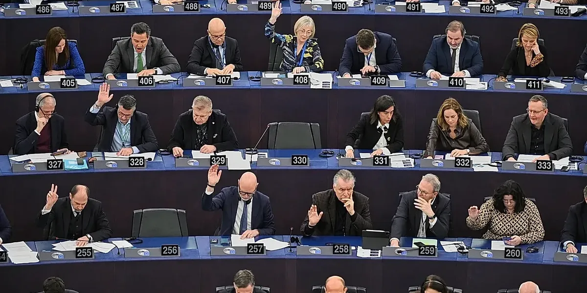 Parlamenti Evropian dëshiron euron digjitale si alternativë ndaj Visa dhe Mastercard