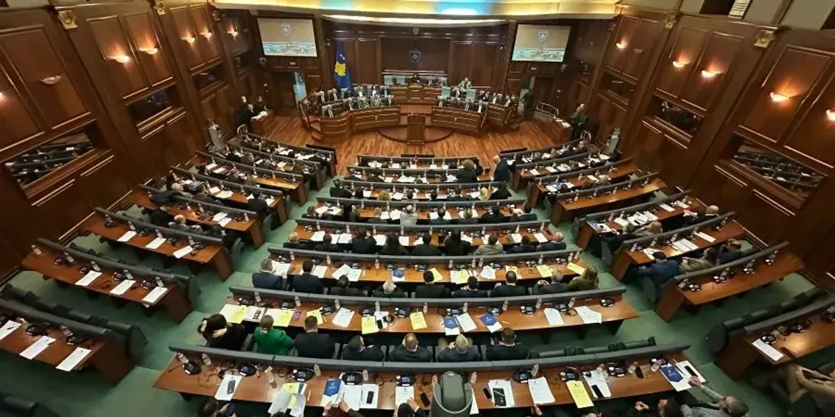 Kuvendi miratoi zgjatjen buxhetore, sigurohen pagat e pensionet e muajit mars