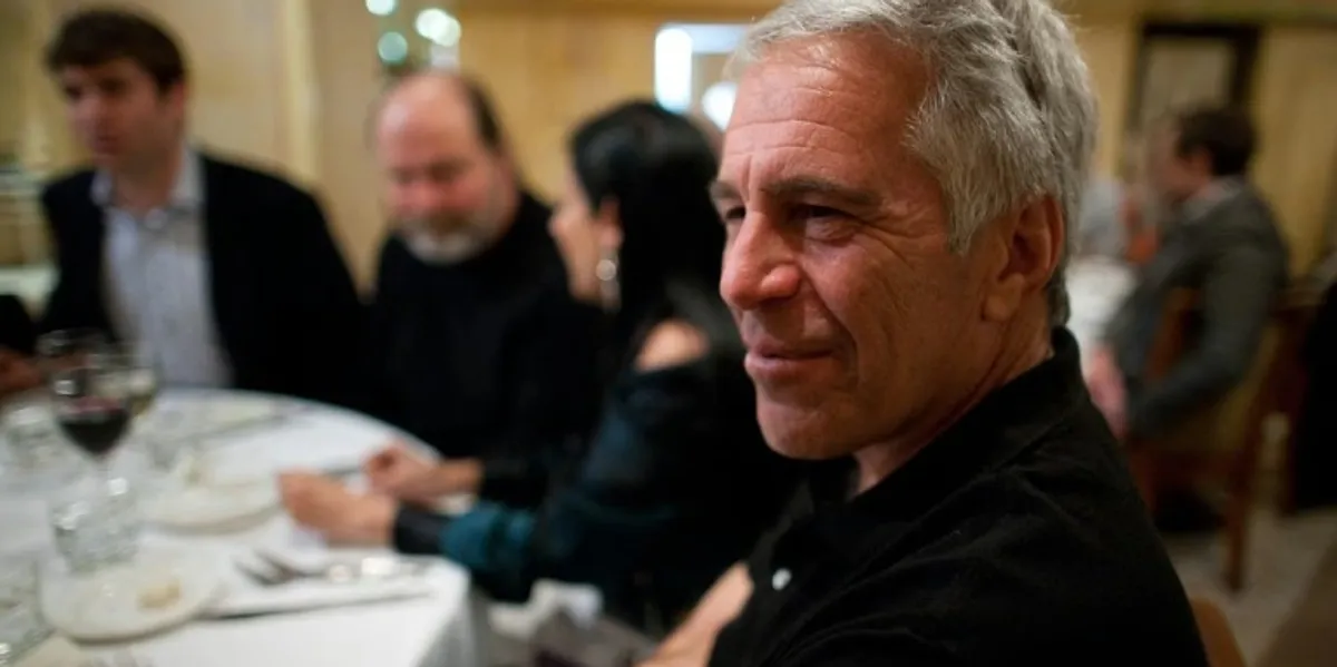 Si e krijoi pasurinë qindra milionëshe Epstein?