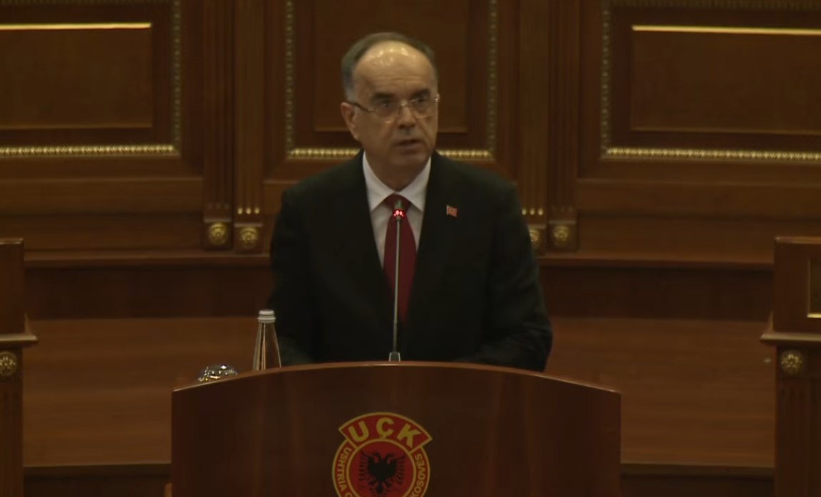 VIDEO- “Kosova, realitet i pakthyeshëm”- Presidenti Begaj fjalim në Parlament: Vendi ecën me hapa të sigurt drejt të ardhmes! Ish-krerët e UÇK përballen me akuza të montuara