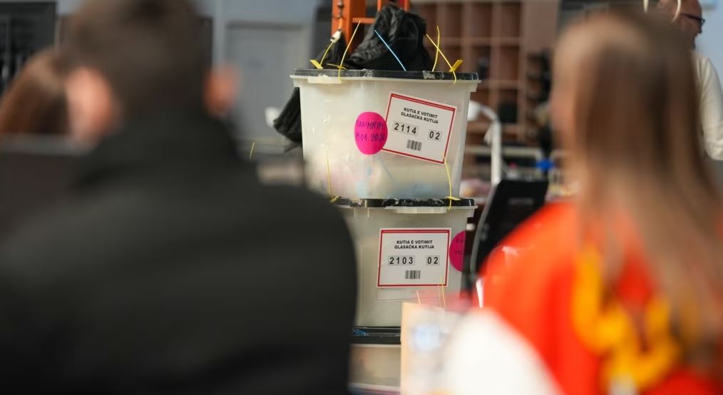 Zgjedhjet në Kosovë, Policia merr në pyetje 14 të dyshuar për falsifikim të rezultateve të votimit!