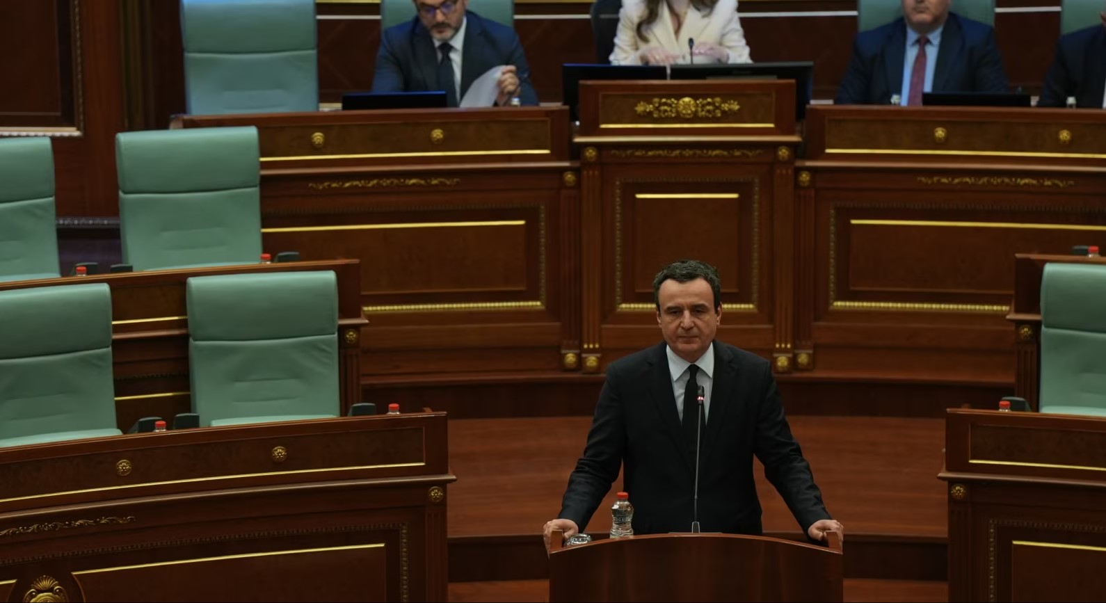 Kurti prezanton para deputetëve kabinetin e ri qeveritar, Konjufca ministër i Jashtëm, Gërvalla e Drejtësisë! Prioritetet: Investim 1 mld euro në mbrojtje