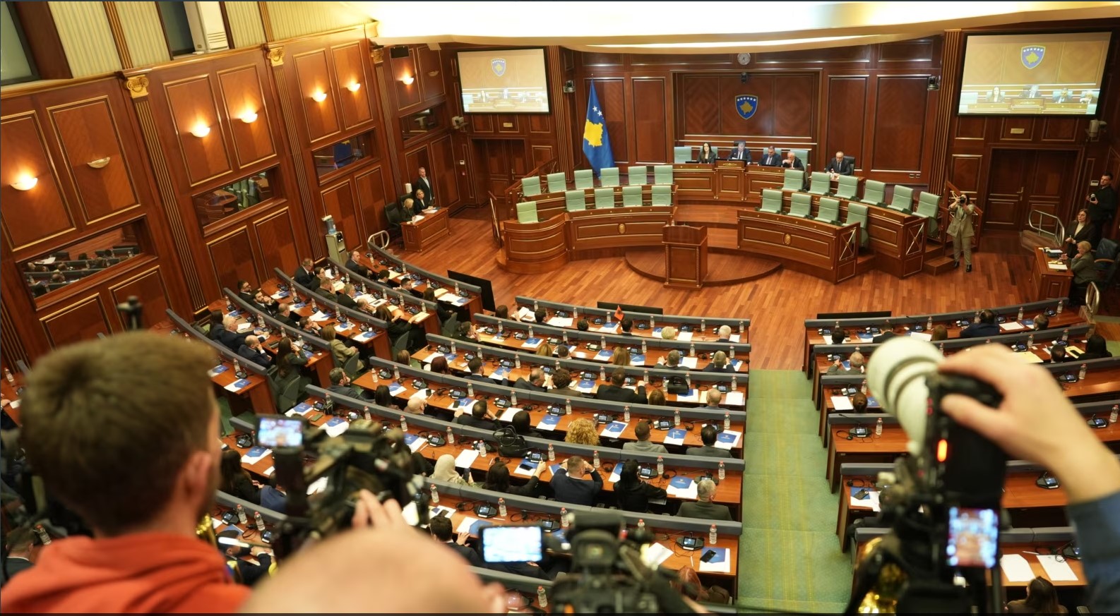 Mbyllet seanca konstituive e Kuvendit të Kosovës, kryetarja Haxhiu: Tani kemi votimin për qeverinë e re