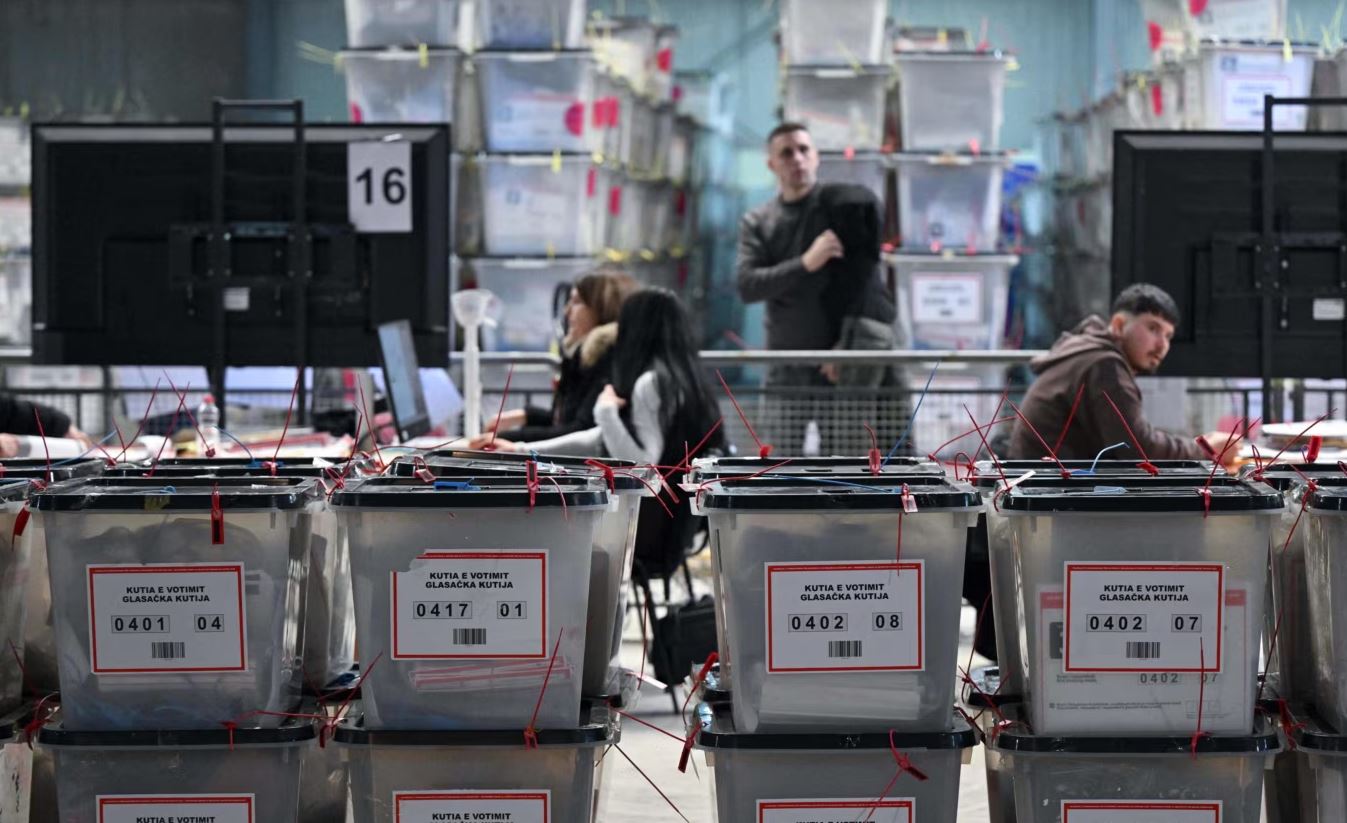 KQZ certifikon rezultatin e zgjedhjeve të parakohshme parlamentare në Kosovë, analiza e REL: Cilët janë hapat e radhës?