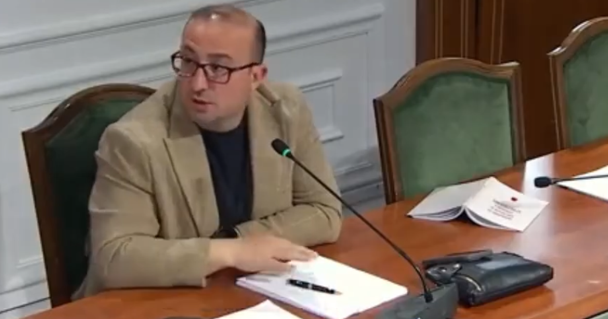 Projektligji për “Sistemin arsimor parauniversitar”/ Korreshi: Janë vënë burrat të lajnë pjatat se gratë në fundjavë do ikin në shkollë!