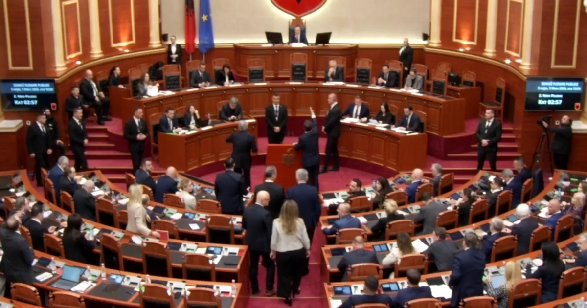 PD bllokon foltoren, Kuvendi voton ndryshimet në qeveri