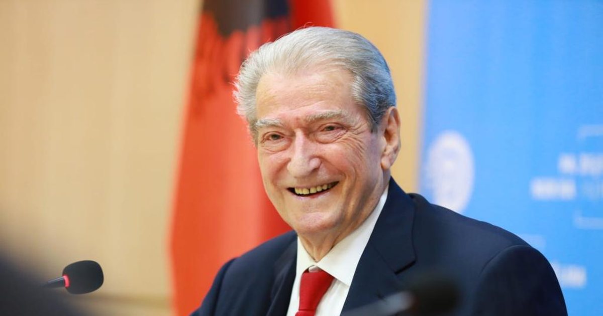 Berisha mesazh qytetarëve pak orë para protestës: Të nderojmë 34-vjetorin e demokracisë, të dalim në shesh për të larguar Edi Ramën