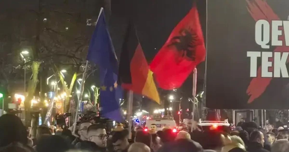 Protesta e opozitës/ DW: “Kryengritje paqësore” mes molotovëve!