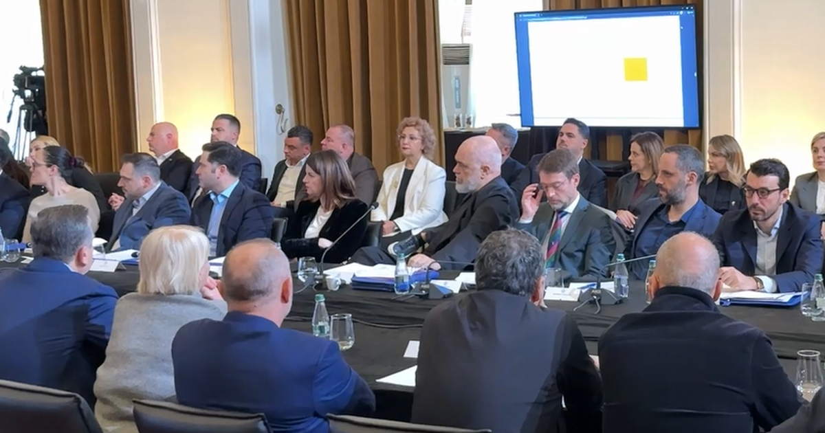 Çfarë po ndodh pas dyerve të takimit? Rama prezanton ‘Punët për Shqipërinë’: Ministrat dhe deputetët në terren