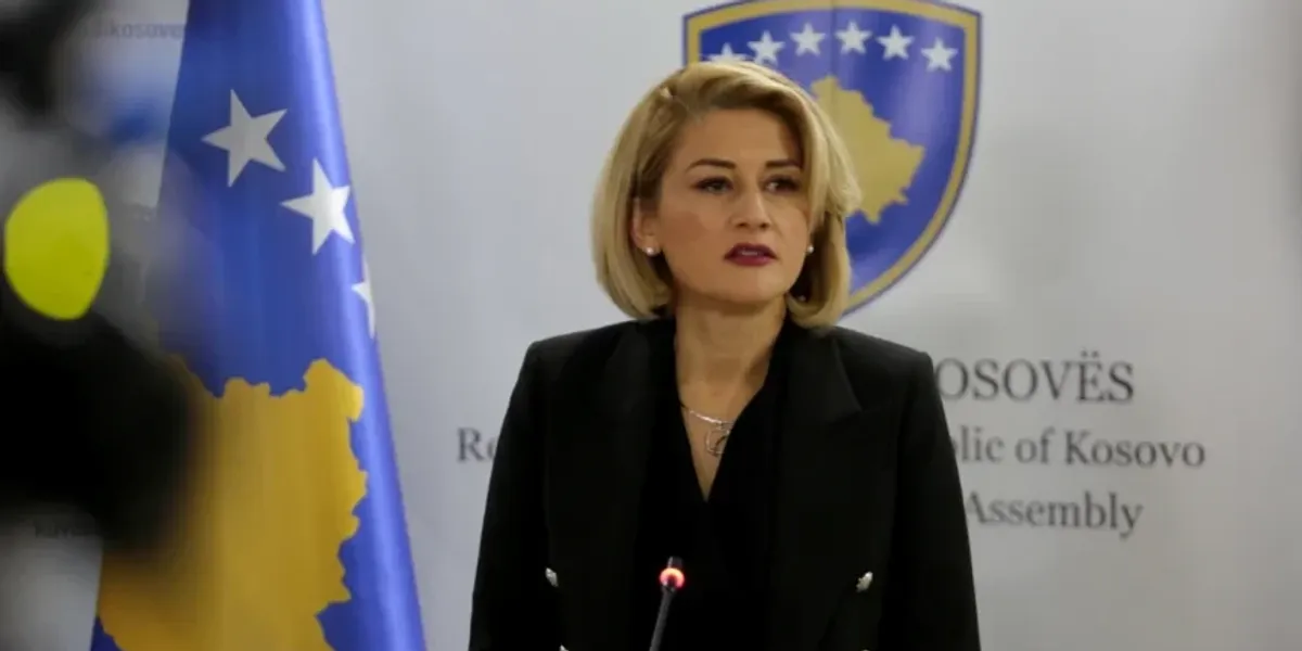 Kusari: Nuk ka krizë me derivate në Kosovë, furnizimi stabil dhe pa ndërprerje