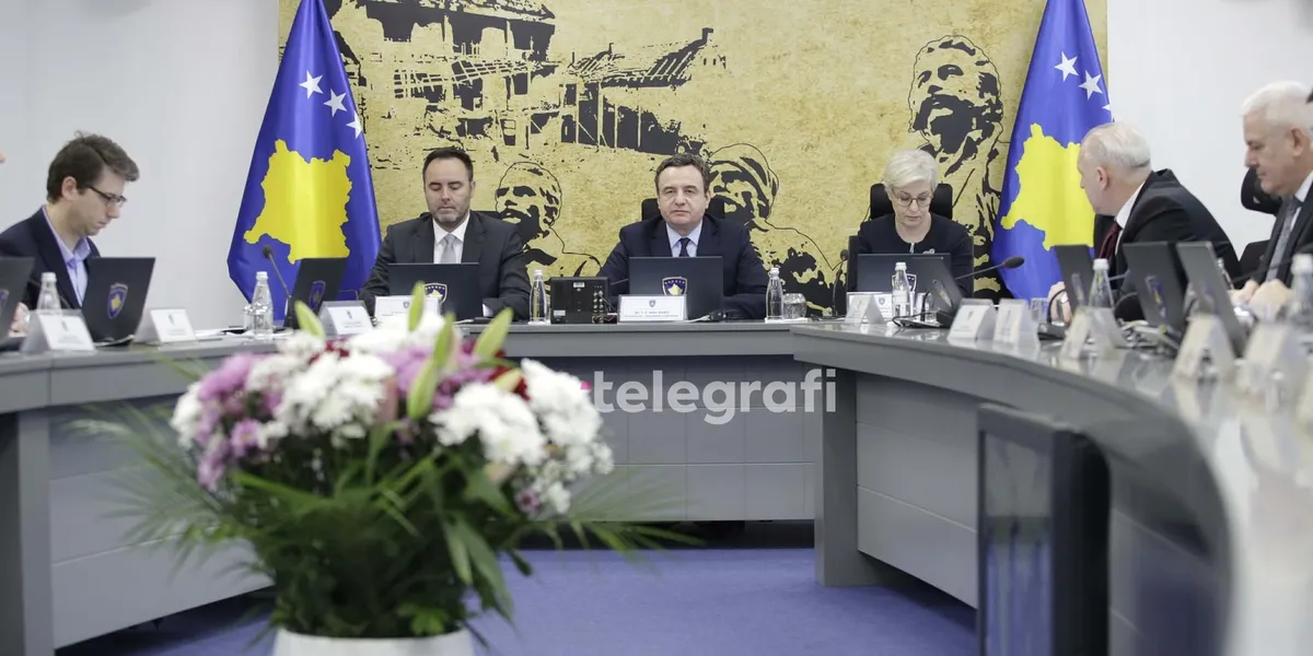 Qeveria miraton pagën e 13-të për sektorin publik