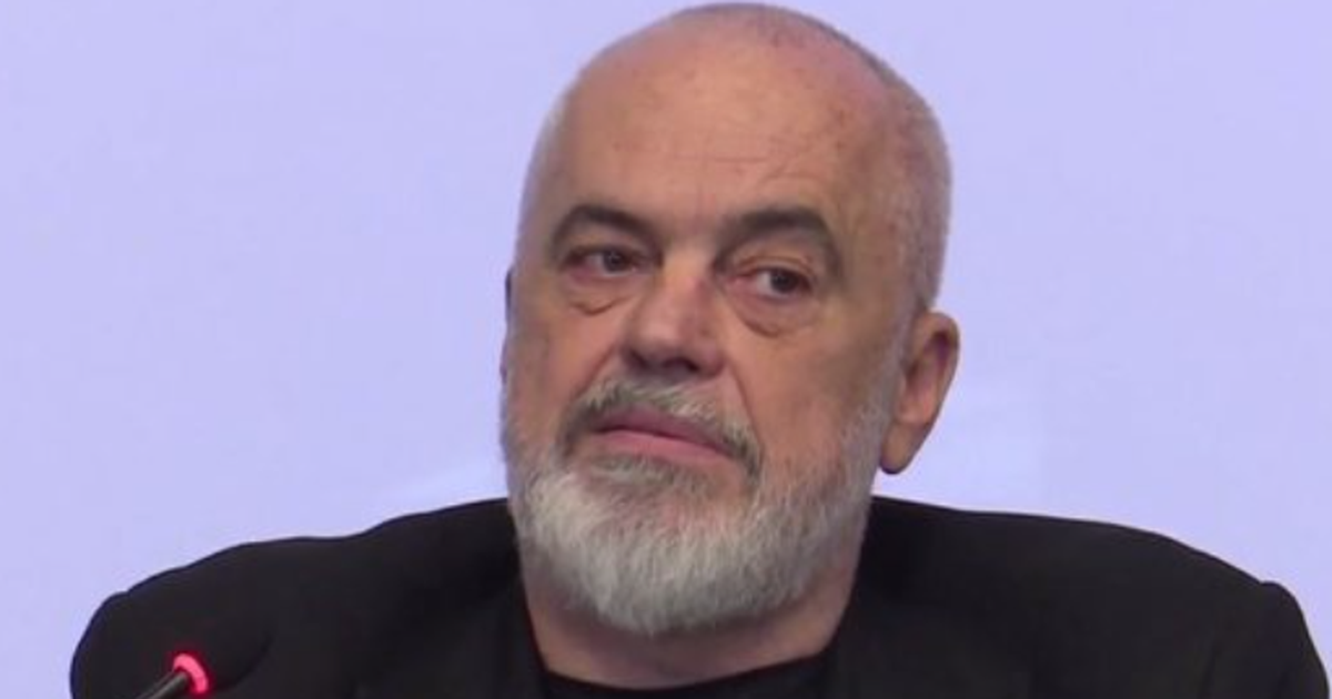 “Shqipërisë i ka buzëqeshur fati”! Rama me studentët: Fatin e të vegjëlve e vendosin të mëdhenjtë!