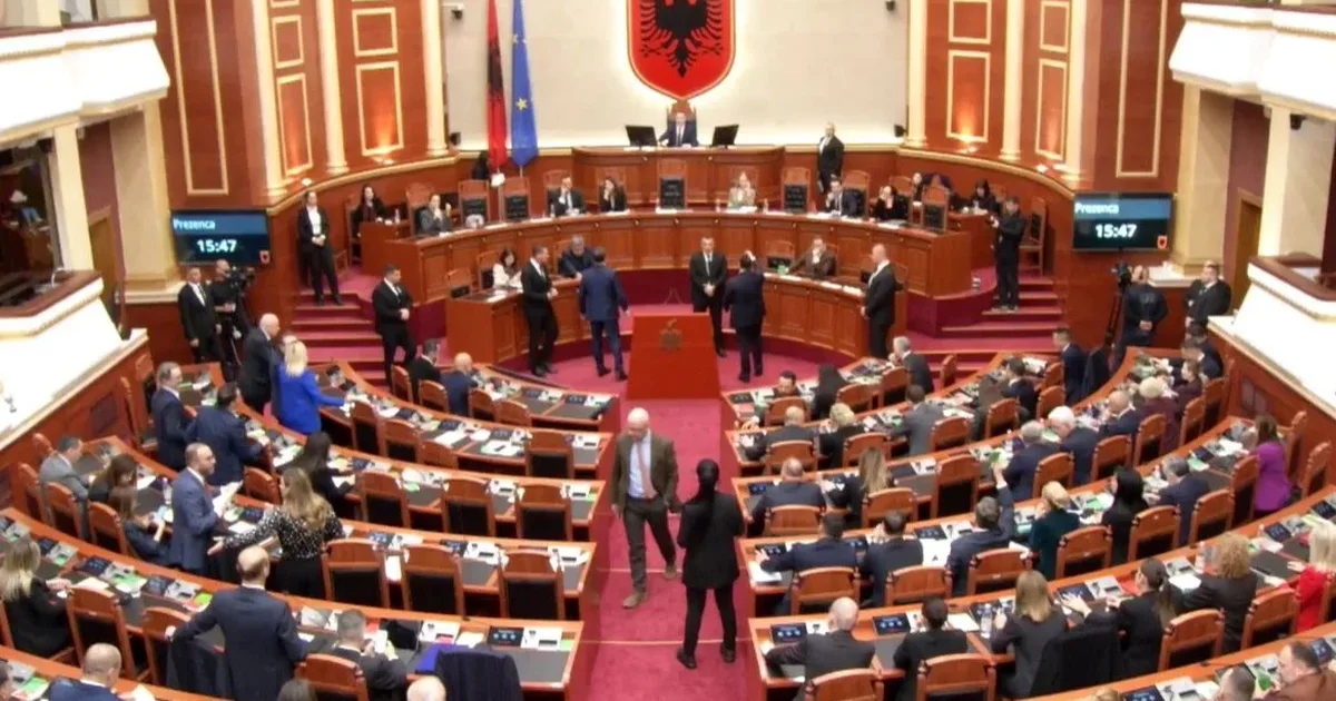 “Deputetët po kërcënohen me jetë…”! PS ndërpret diskutimet dhe nis votimin, PD braktis seancën (VIDEO)