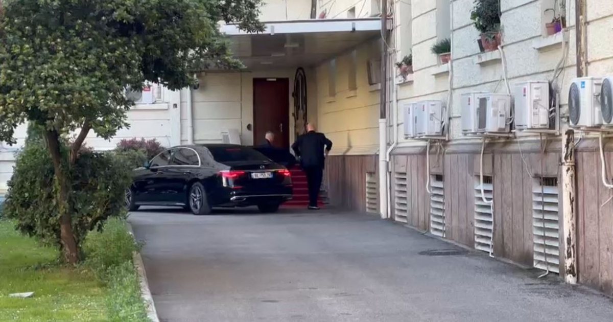 Mblidhet Grupi Parlamentar i PS-së, merr pjesë dhe Rama