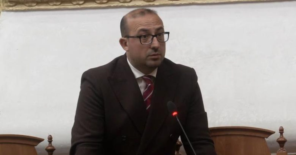 “E di ajo që është ministre?…Ta kërkojmë në rrugët e Tiranës! Korreshi ironizon Evis Salën: Njoftojeni që ka kaluar rroga