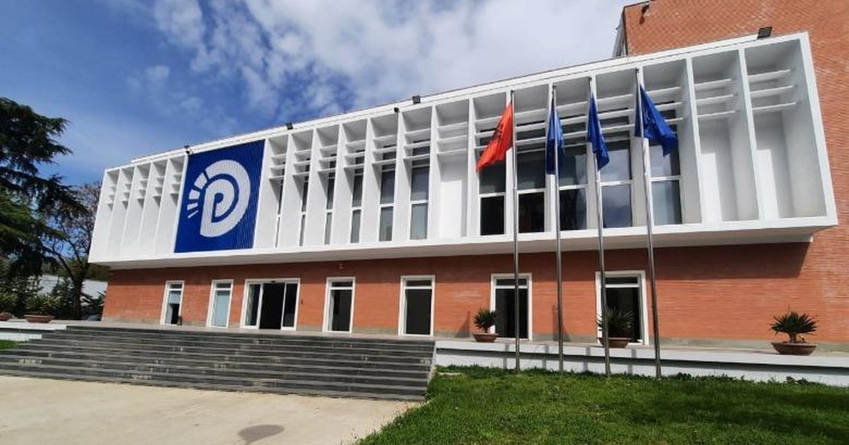 Harta e re territoriale në “tryezë”? PD “thërret” qytetarët: anketa dhe dëgjesa në të gjitha degët nëpër rrethe