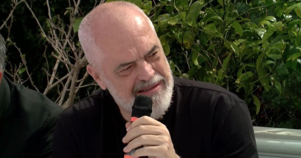 “Mos shihni çdo hapësirë për pallat”! Rama porosit operatorët turistikë në Vlorë: Kujdes me çmimet, i keni bërë gropën vetes