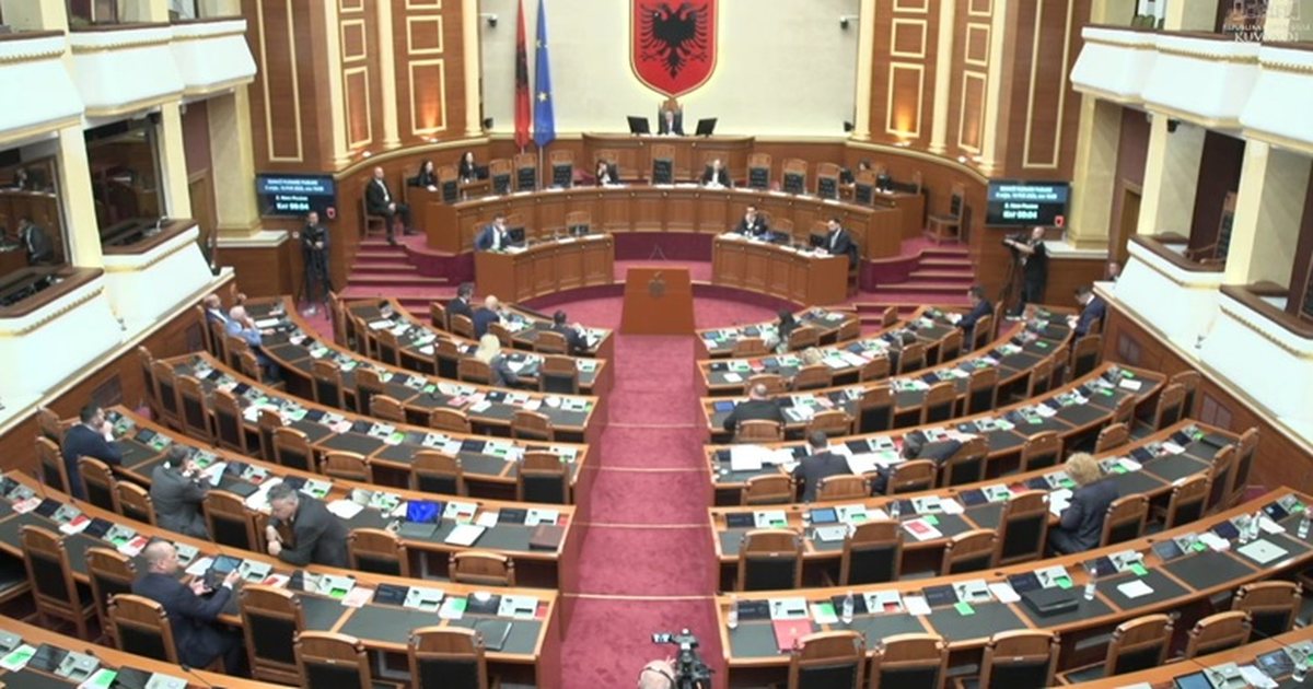 Mungojnë ministrat Nufi e Kumbaro, shtyhen 2 interpelancat e kërkuara nga PD! Peleshi: Duhet të respektojnë Kuvendin